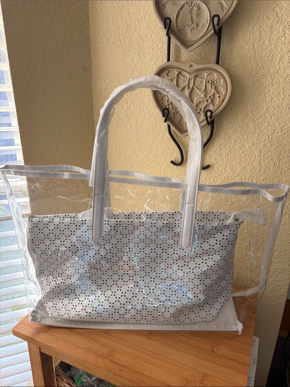 Estee Lauder Clear Tote with White Trim and Printed Insert - Picture 3 of 6